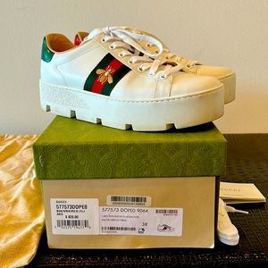 Gucci WOMEN'S ACE EMBROIDERED PLATFORM SNEAKER 38